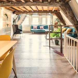 Appartement The Charming Hendrik Square, Antwerpen